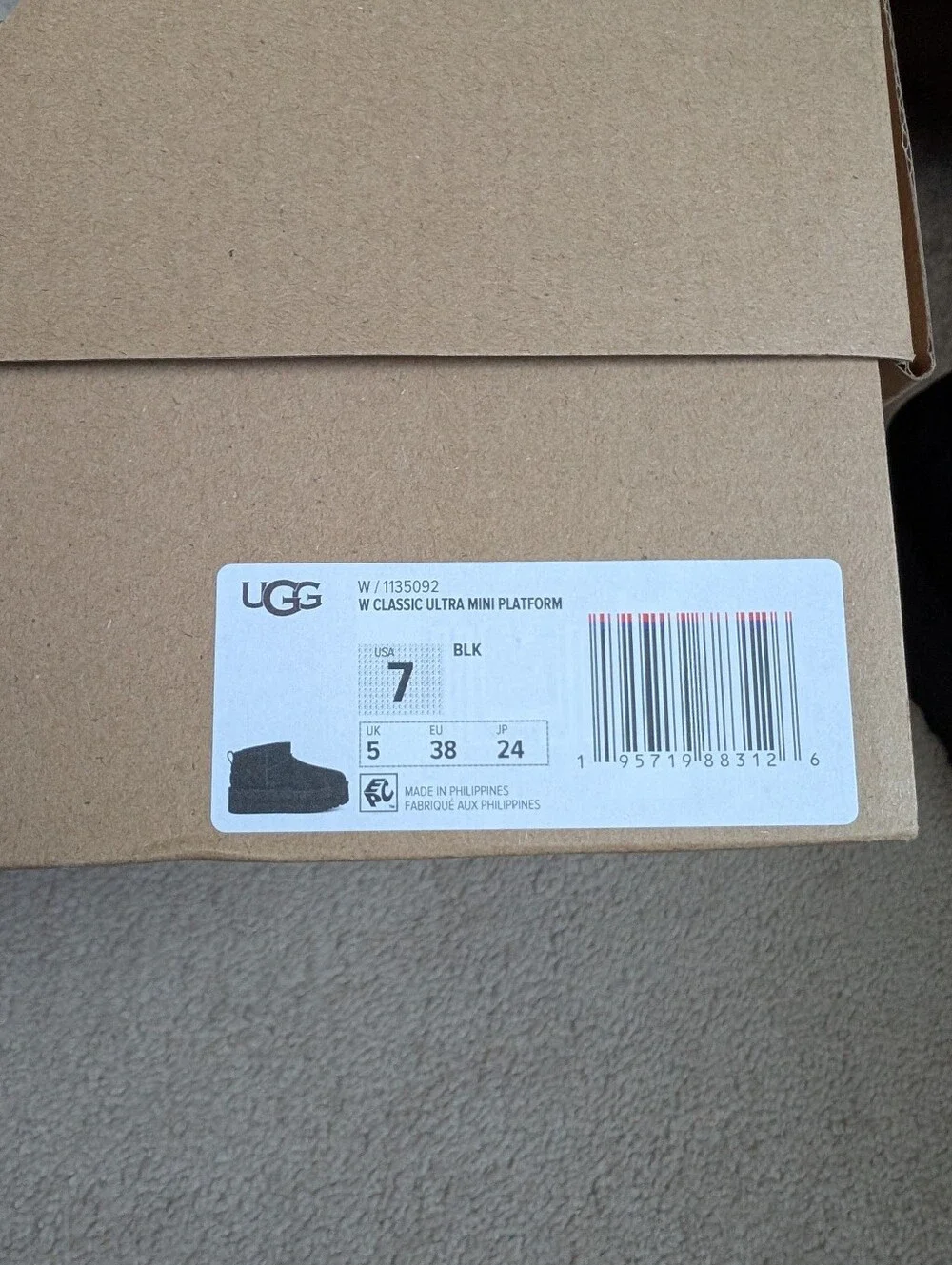 NWT Ugg Classic Ultra Mini Platform Boots, Black, Size 7